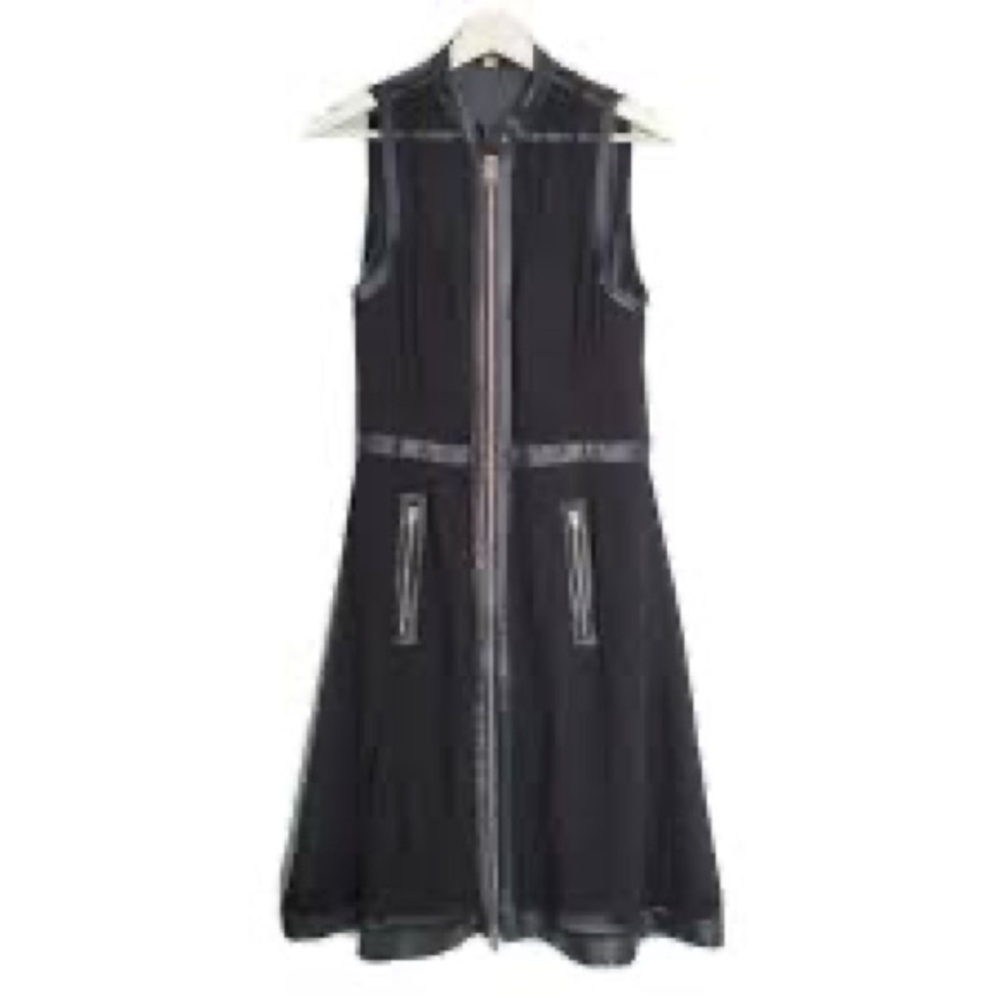 Chic Black Sleeveless Dress with Zipper Detail